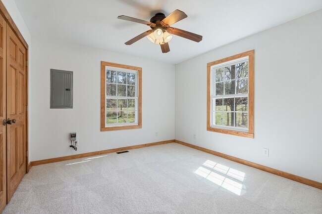 Building Photo - Fabulous Home near Silk Hope Chatham County - Cabin living close to Shakori