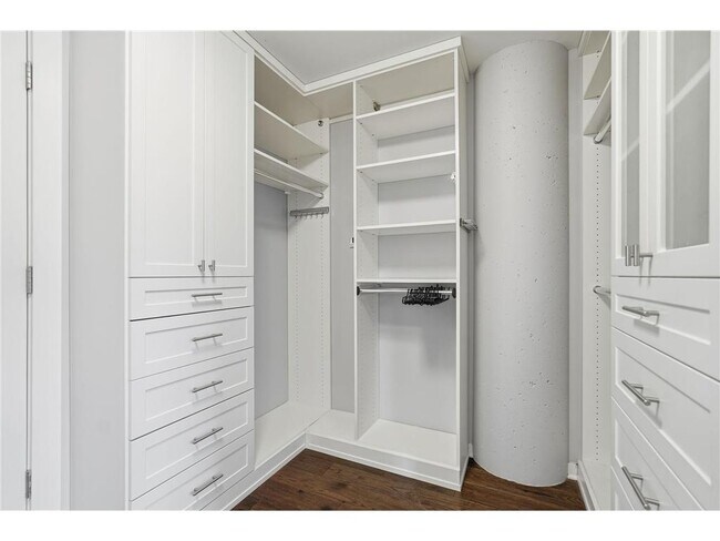 Building Photo - 401 N 2nd St