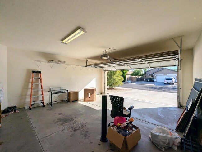 Building Photo - 5770 W Golden Ln