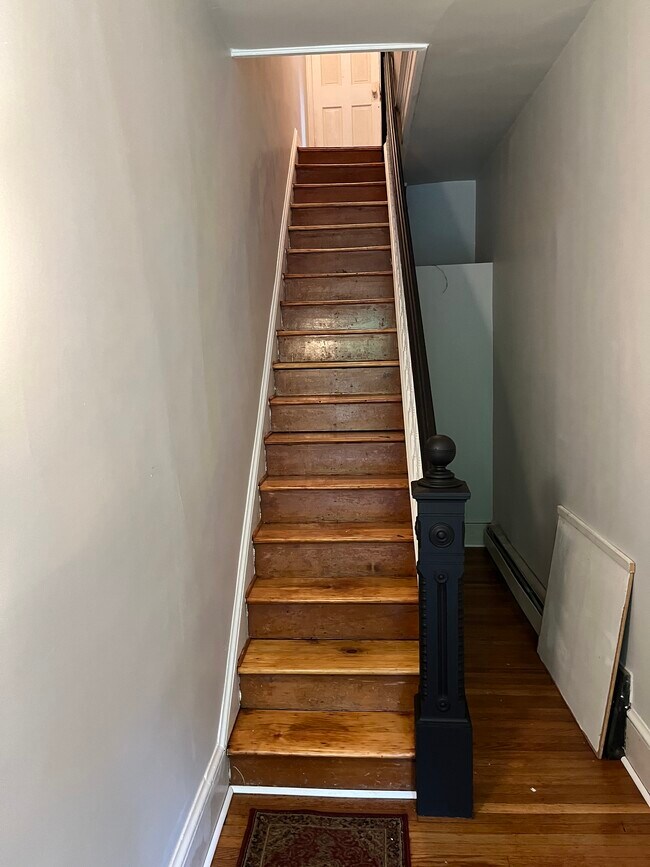 Building Photo - 6 E Oak Ave