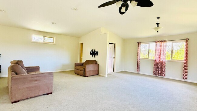 Building Photo - Spacious Volcano Home for Long-Term Rent