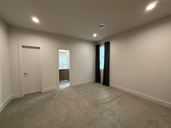 Building Photo - 6820 Rocinante Ln