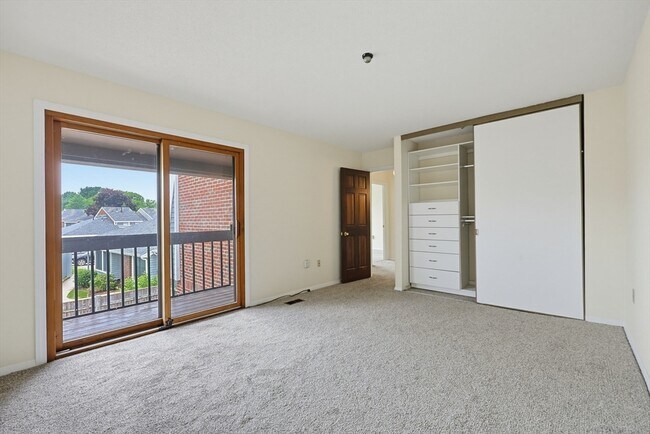 Building Photo - 52 Rosewood Dr