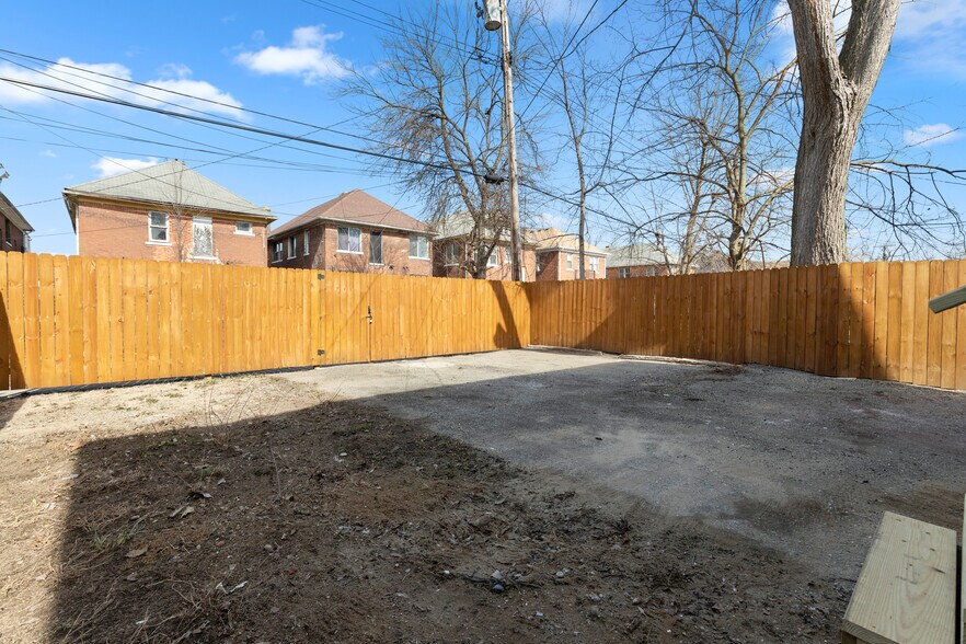 Building Photo - 2986 Cortland St