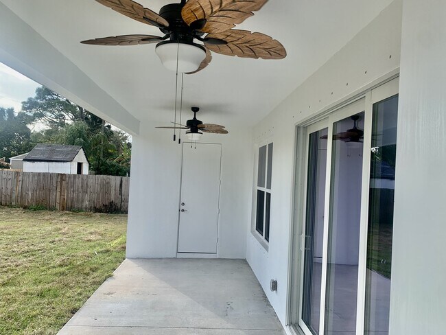 Building Photo - "Spacious 4-Bedroom 3-Bath with In-Law Suite & Granite Finishes in Palm Bay!"