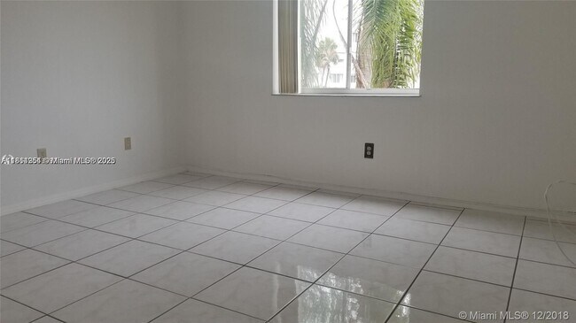 Building Photo - 14850 Naranja Lakes Blvd