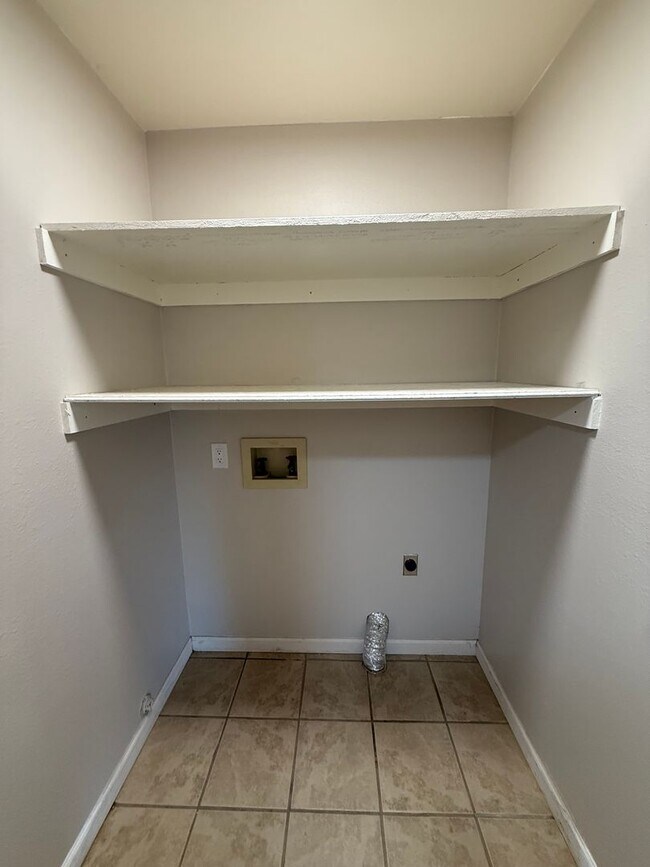 Building Photo - Condo with a Pool