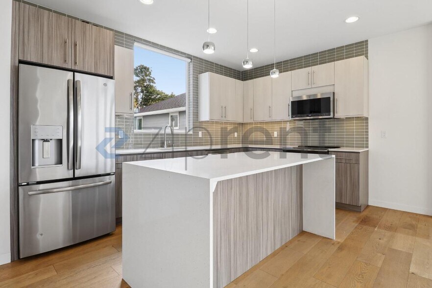 Building Photo - Unit A