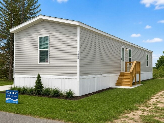 Building Photo - 204 Lakeside Garden Cir