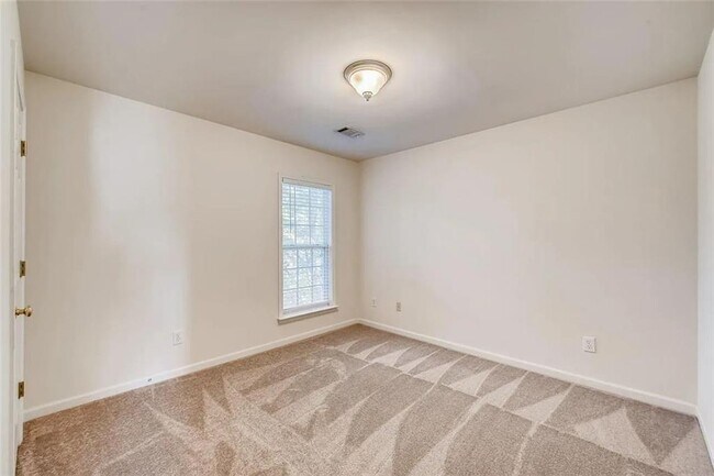 Building Photo - 520 Midhurst Pl