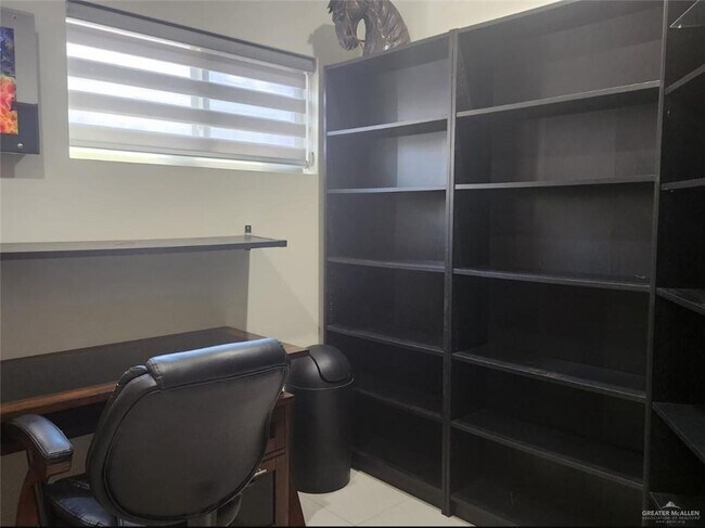 Building Photo - 28 Sycamore Ave