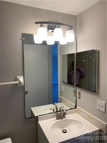 Building Photo - 1649 Arlyn Cir