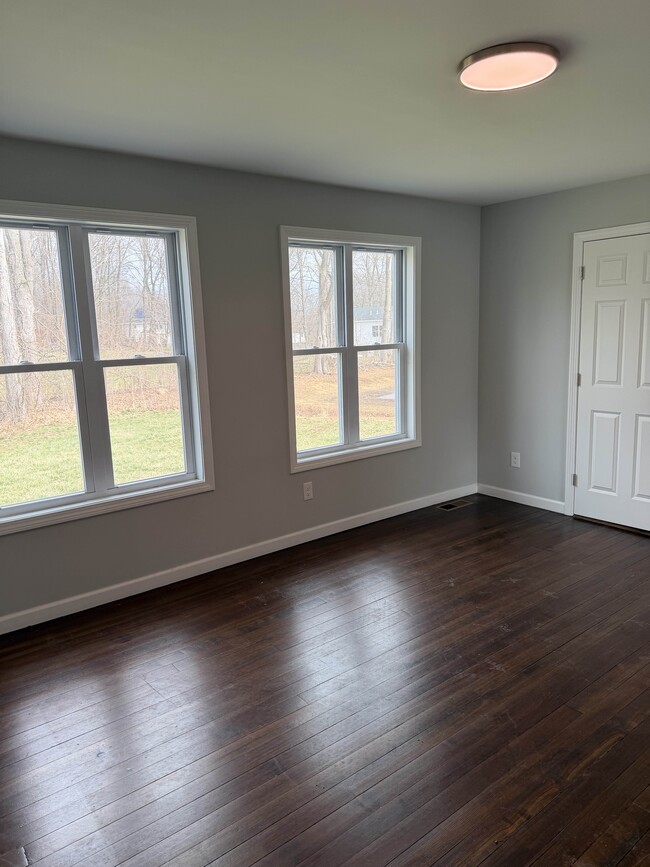 Building Photo - 309 Main St