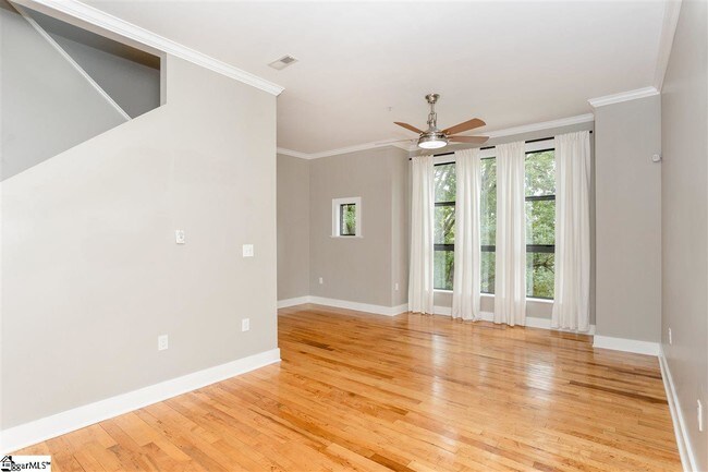 Building Photo - 408 River St