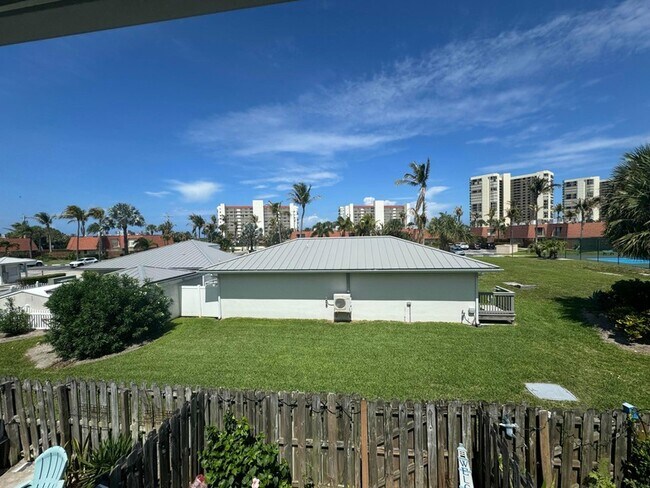 Building Photo - 9427 S Ocean Dr