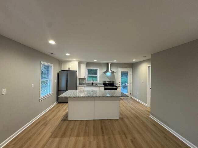 Building Photo - 4 Bed, 2.5 Bath with Park Access in the perfect location in Nicholasville! Stainless Steel Applia...