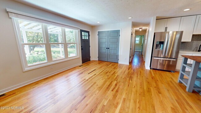 Building Photo - 505 W Rhode Island Ave