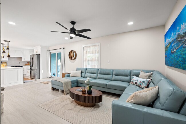 Building Photo - 9165 SE Yacht Club Cir