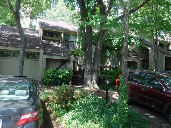 Building Photo - 4100-4105 Five Oaks Dr