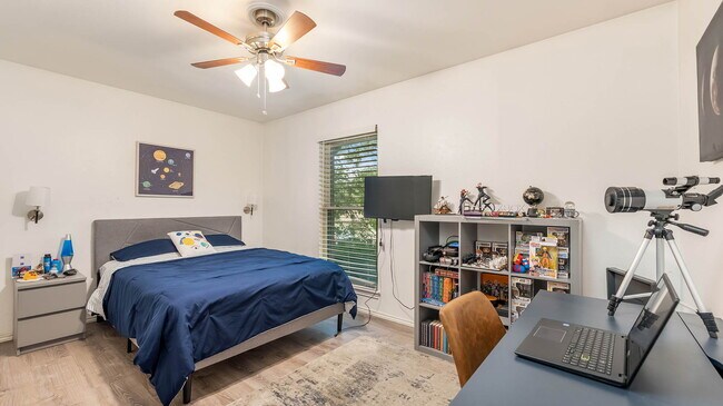 Building Photo - 8010 Misty Park St