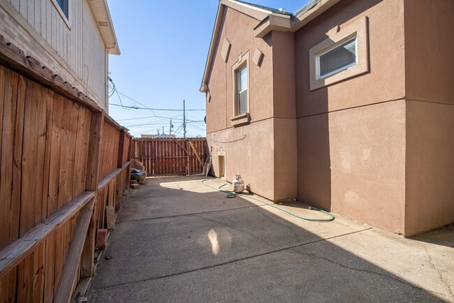Building Photo - 5210 W 54th St