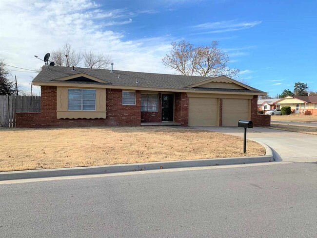 Building Photo - 1001 SE Alta Ln