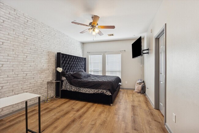 Building Photo - 3001 Murworth Dr