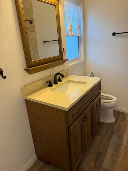 Building Photo - 404 Indianapolis Ave