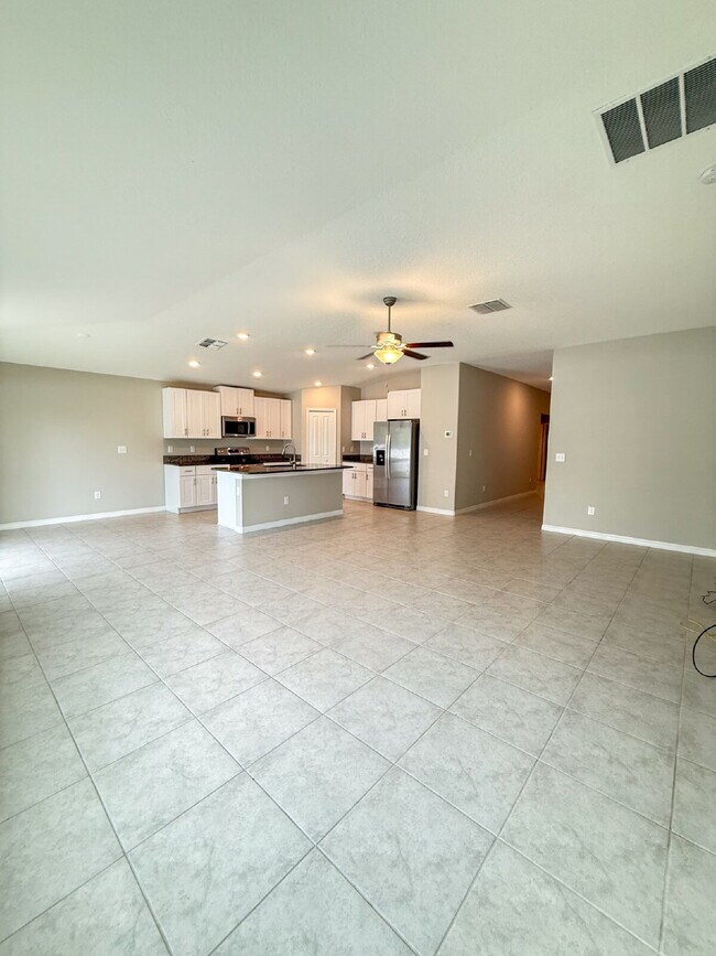 Building Photo - LIKE NEW 4-Bedroom, 2 Bath home in Triple ...