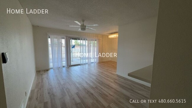 Building Photo - 842 N Las Palmas Dr