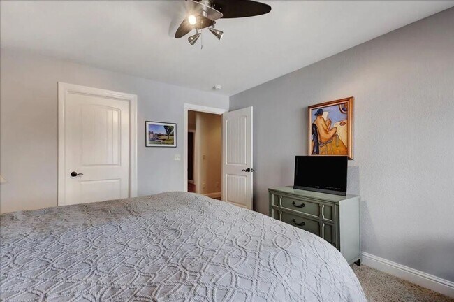 Building Photo - Lake View, 5 bedroom, 3 bath home in gated...