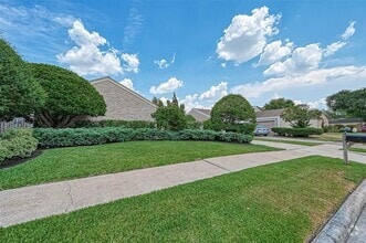 Building Photo - 2223 Kinbrook Dr