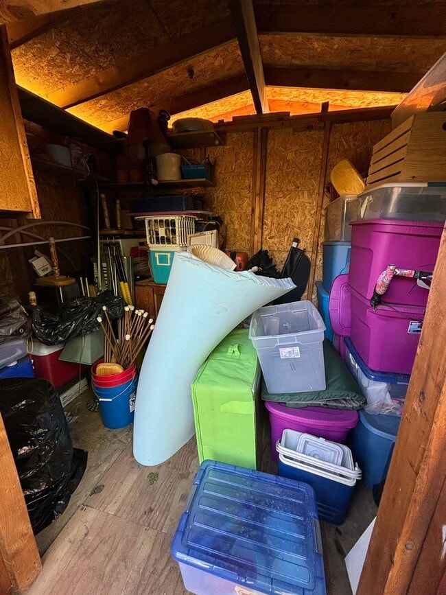 Building Photo - Cozy 3-bedroom home / Pet friendly / Fence...