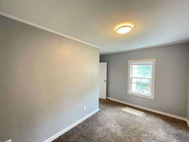 Building Photo - 9 Patten Ct