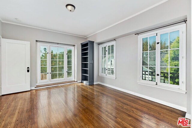 Building Photo - 214 S Medio Dr