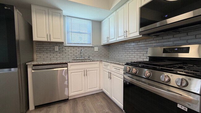 Building Photo - 4548 Rosemarie Dr