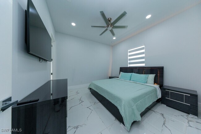 Building Photo - 4024 Chiquita Blvd S