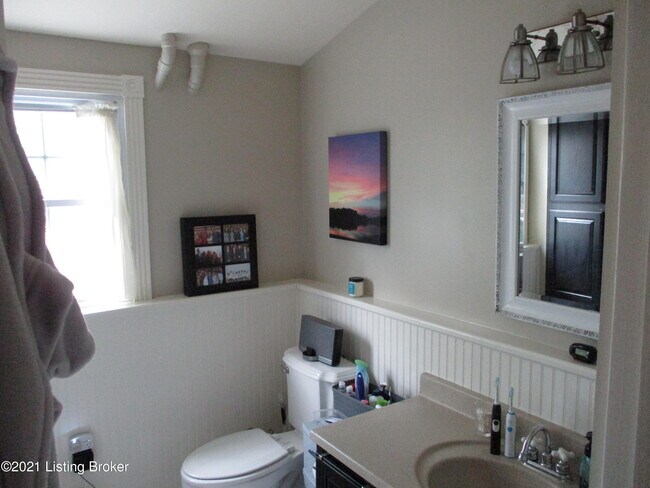 Building Photo - 3342 Dayton Ave