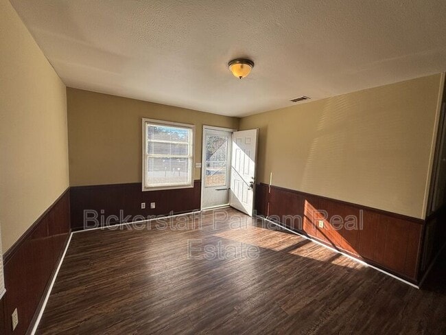 Building Photo - 4817 Josephine St