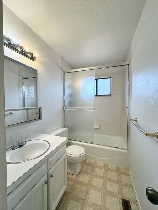 Building Photo - 3 Bedroom Single Family Home in SW Loveland.