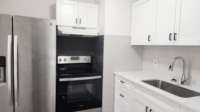 Building Photo - Move in Special $350 Off First Months Rent