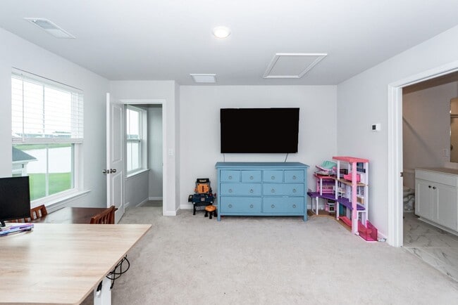 Building Photo - 6976 Pumpkinseed Dr