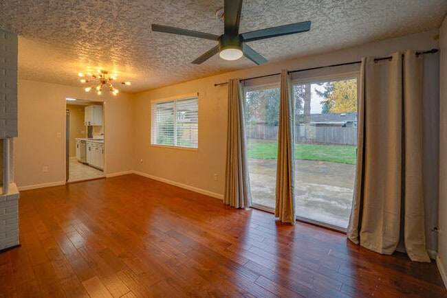 Building Photo - THREE BEDROOM HOUSE IN VANCOUVER