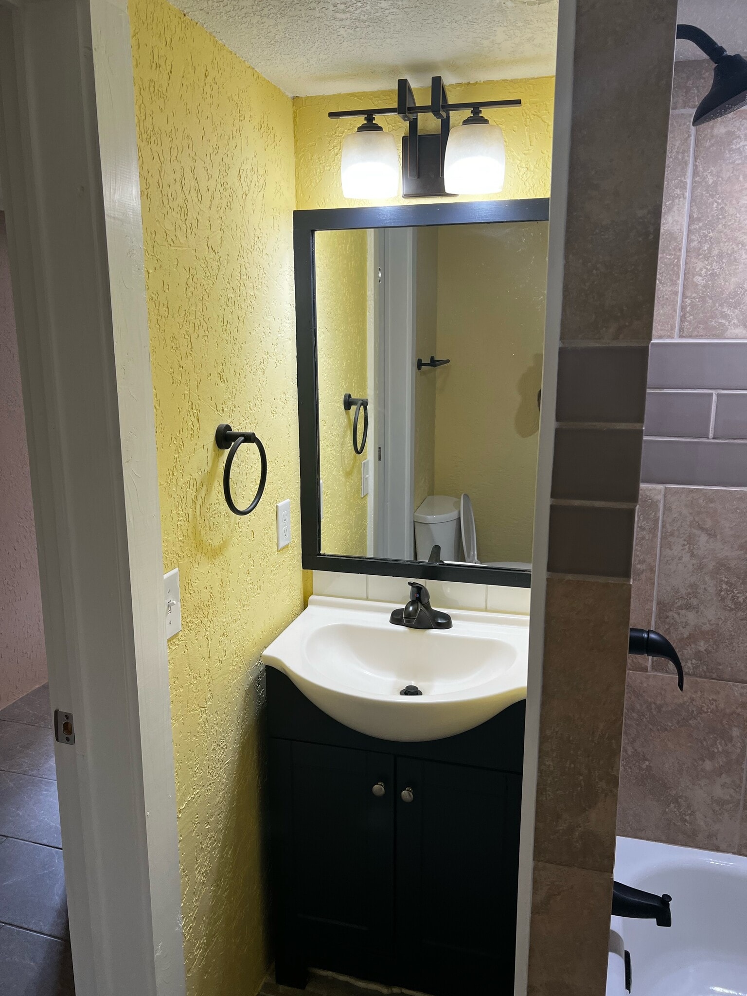 bath 2 - 129 Osage St