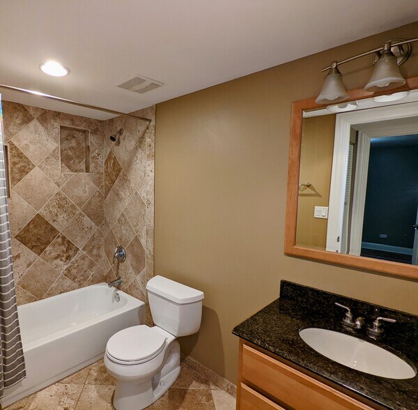 Building Photo - 2619 N Harding Ave