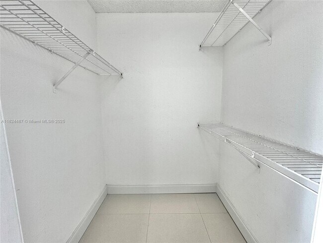 Building Photo - 3360 Pinewalk Dr N