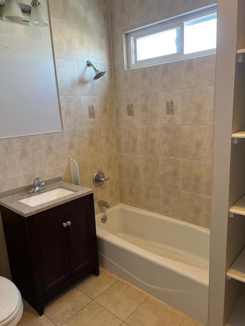 Building Photo - 220 Jane St