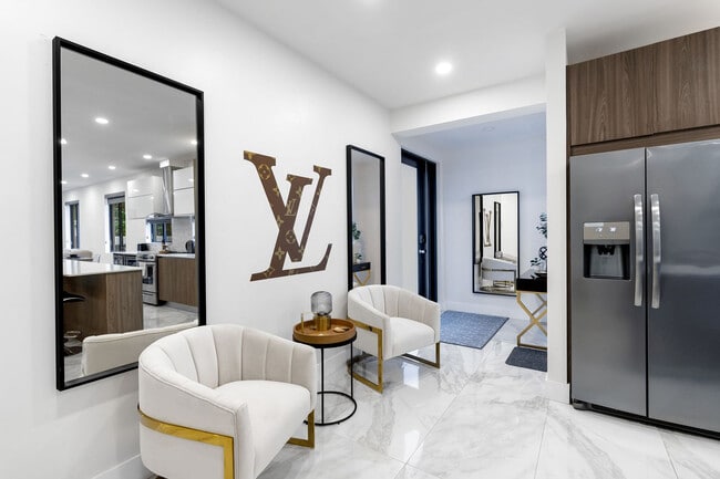 Building Photo - 826 SW 14th Ct