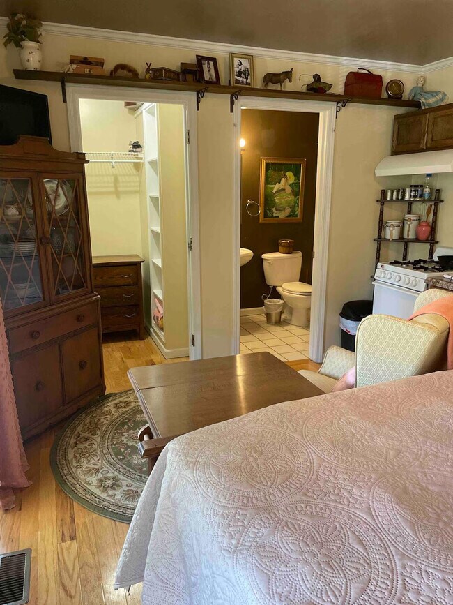 Building Photo - 176 Schools Dr