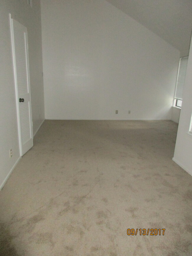 Building Photo - Quaint 2 Story Condo in Pleasanton